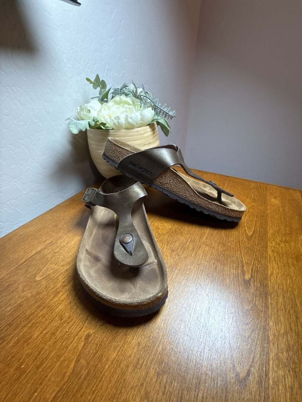 Birkenstock Gizeh Sandals Size EU 38/7.5 Bronze Leather T-Strap Toe Post